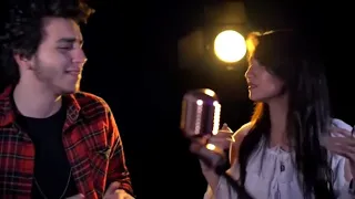 مبقاش ننفع بعضينا اسأليه عليه من تااني بقا كل واحد فينا ف حضن واحد تااني  مبقاش ننفع بعضينا اسأليه عليه من تااني بقا كل واحد فينا ف حضن واحد تااني