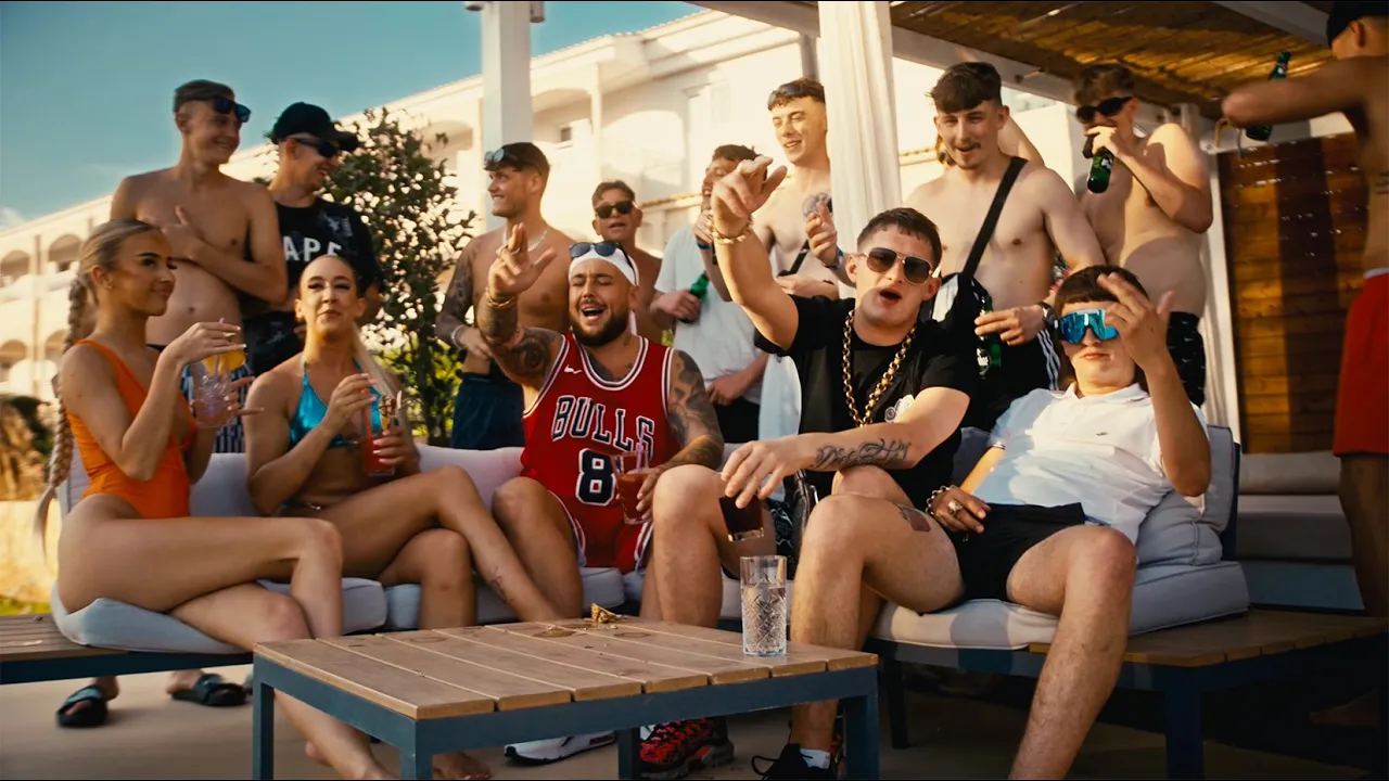 Bad Boy Chiller Crew - On My Way (Official Video) Bad Boy Chiller Crew - On My Way (Official Video)