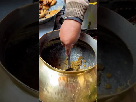 Haridwar Ki Famous Kachori 😳😱 #shorts  #indianstreetfood #trendingshorts