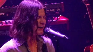 Download BØRNS - Clouds / Electric Love, Utrecht TivoliVredenburg 21-05-2018 MP3