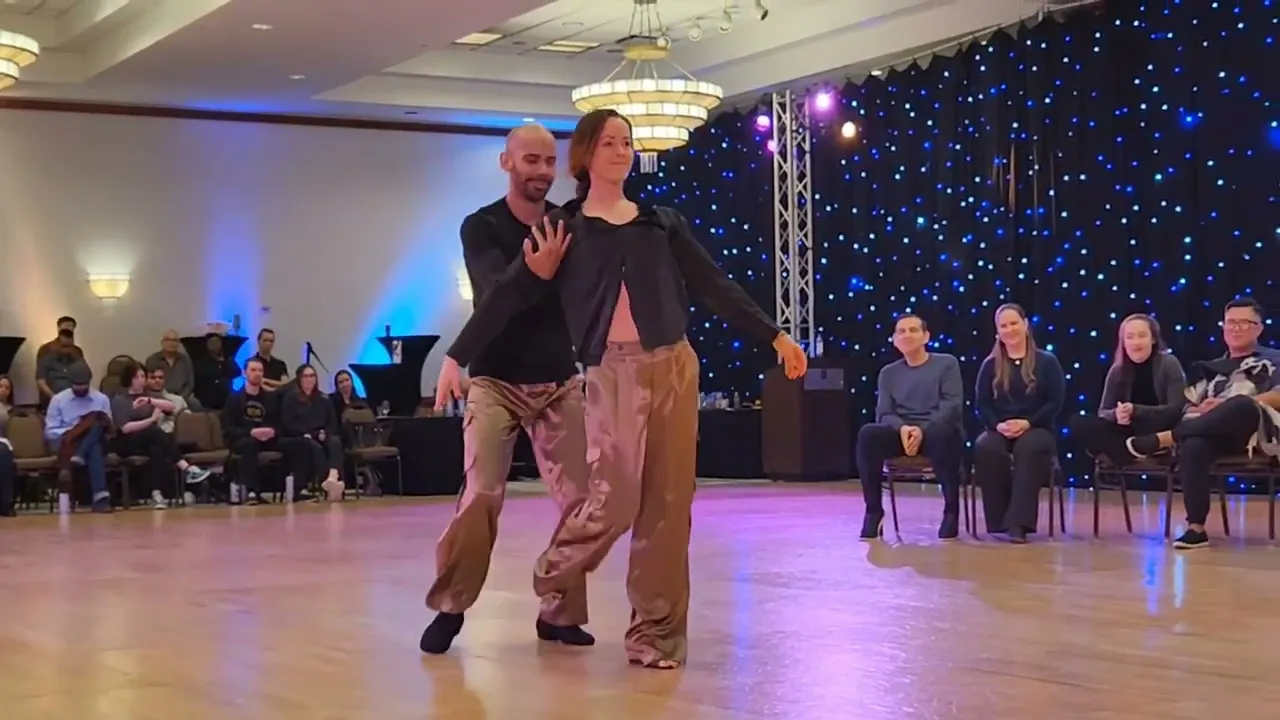 "In a Mellow Tone" Za Thomaier & Anna Aallace - 1st place -All-stars SS Finals SwingCouver NYE 23/24
