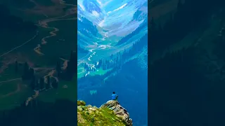 Душа летить над сірими дахами 