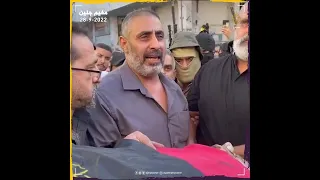 مؤثر   والد الشهيد رعد خازم يودع ابنه الثاني الذي استشهد في مخيم جنين دندنها