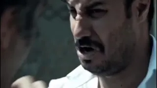 سکانسی از فیلم سینمایی دوزیست با بازی جواد عزتی و پژمان جمشیدی 