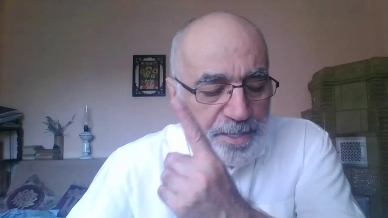 Ahlaksız Olan Kim