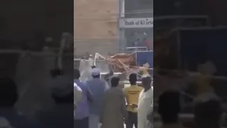 تم نهب بنك الخرطوم فرع المحطة الوسطي امدرمان تم كسر البنك بواسطة عربة تتبع للمليشيا القوات المسلحة  تم نهب بنك الخرطوم فرع المحطة الوسطي امدرمان تم كسر البنك بواسطة عربة تتبع للمليشيا القوات المسلحة