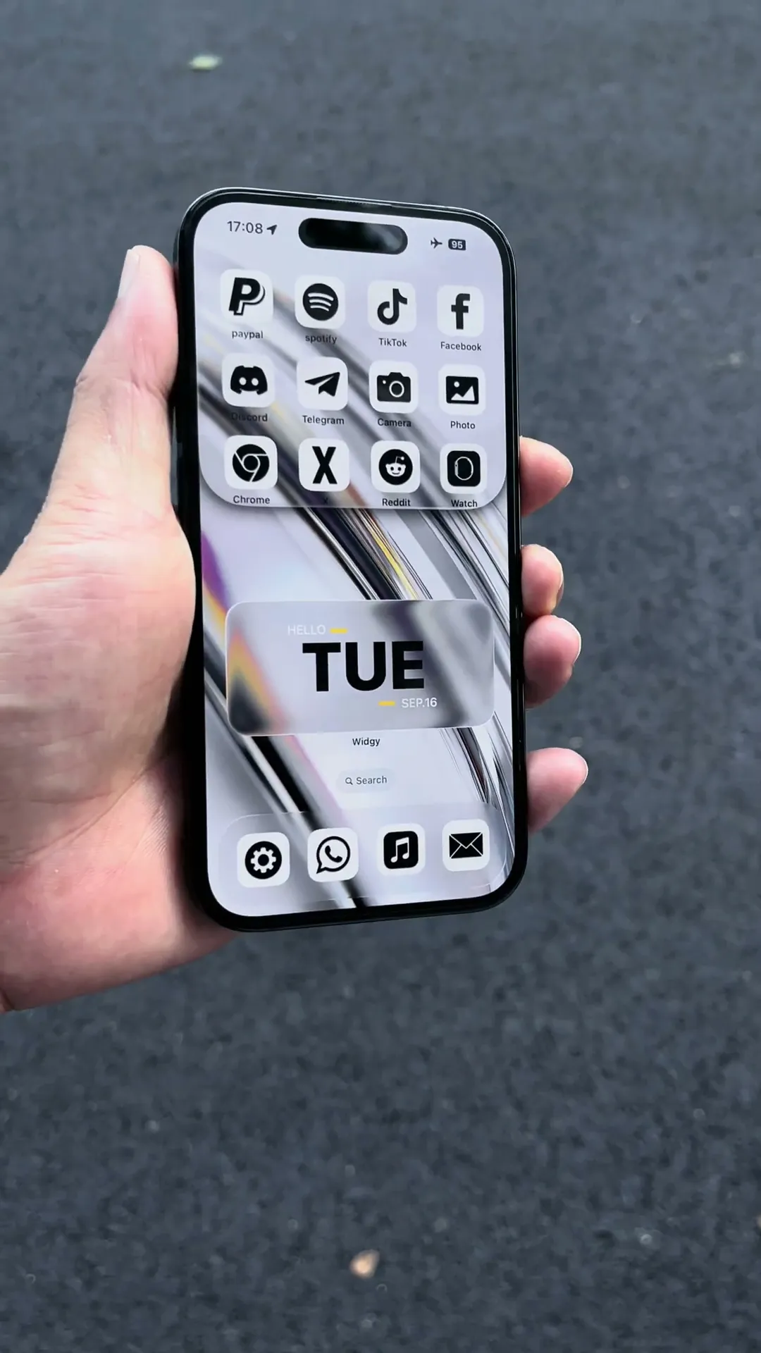 iPhone 17 Liquid Glass Wallpaper Setup Preview