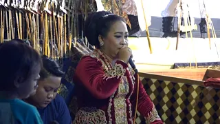 Download TEMBANG ][ WAYANG KULIT LANGEN BUDAYA ][ DALANG H. ANOM RUSDI ][ VOC. DUNIA WATI - TURU BARENG MP3