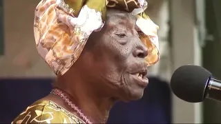 الفنانة الزنجبارية فاطمة بنت بركة بي كيدودي في مهرجان للموسيقى الأفريقية 