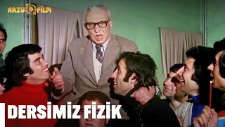 Kendimi Hep Omuzlarda Buluyorum | Hababam Sınıfı