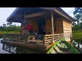 Download Lagu Masak Makan bersama keluarga di rumah apung - Mencari ikan di danau