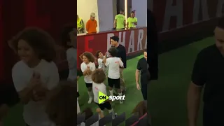 لقطة رائعة من عمر مرموش مع البراعم 