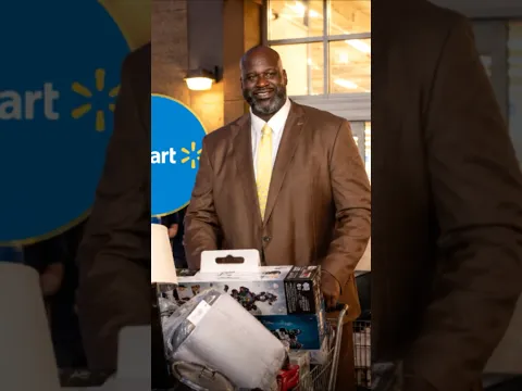 Shaquille O’Neal Spends A Lot In Walmart
