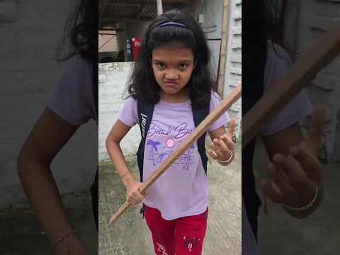 Kritika Toh Aaj Bach Gaya 😱#funny#trending#ytshorts#shorts#youtubeshorts#viralshorts