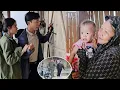 Download Lagu Bao found the child but Tim's mother was acting strangely so he had to call the police.