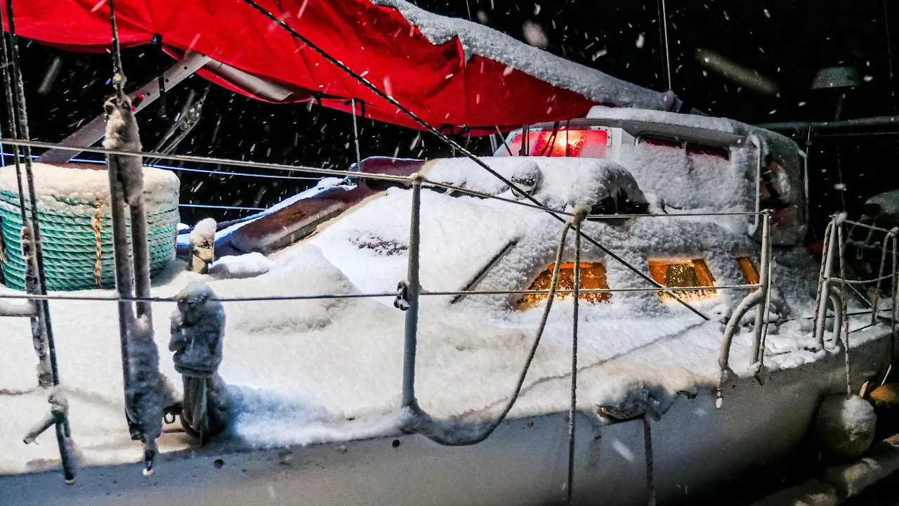 Deep Winter Living on a Sailboat – SNOW STORM!
