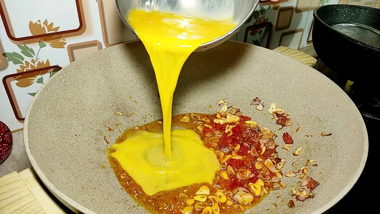 Assalamualaikum,di video ini saya berbagi pengalaman cara membuat minyak kaldu mie ayam yang sangat . 