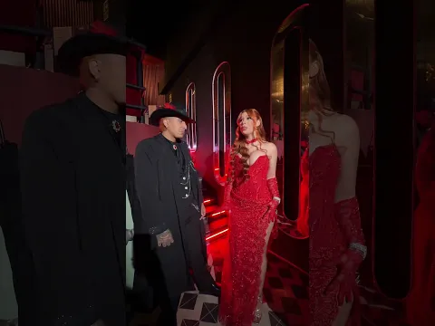 🎬