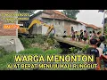 Lagu Warga Menonton Alat Berat Menuju Kali Yang Runggut 