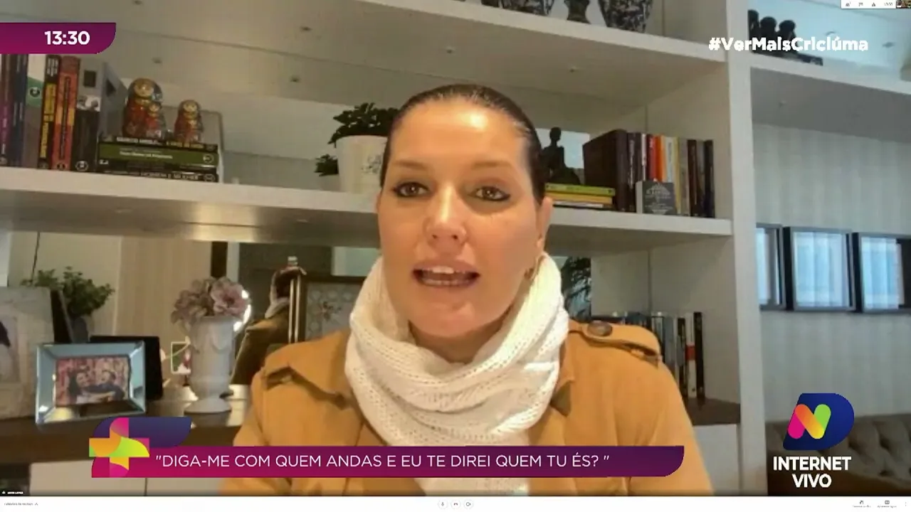 Psicóloga fala sobre influência de amigos e companhias nas atitudes das pessoas