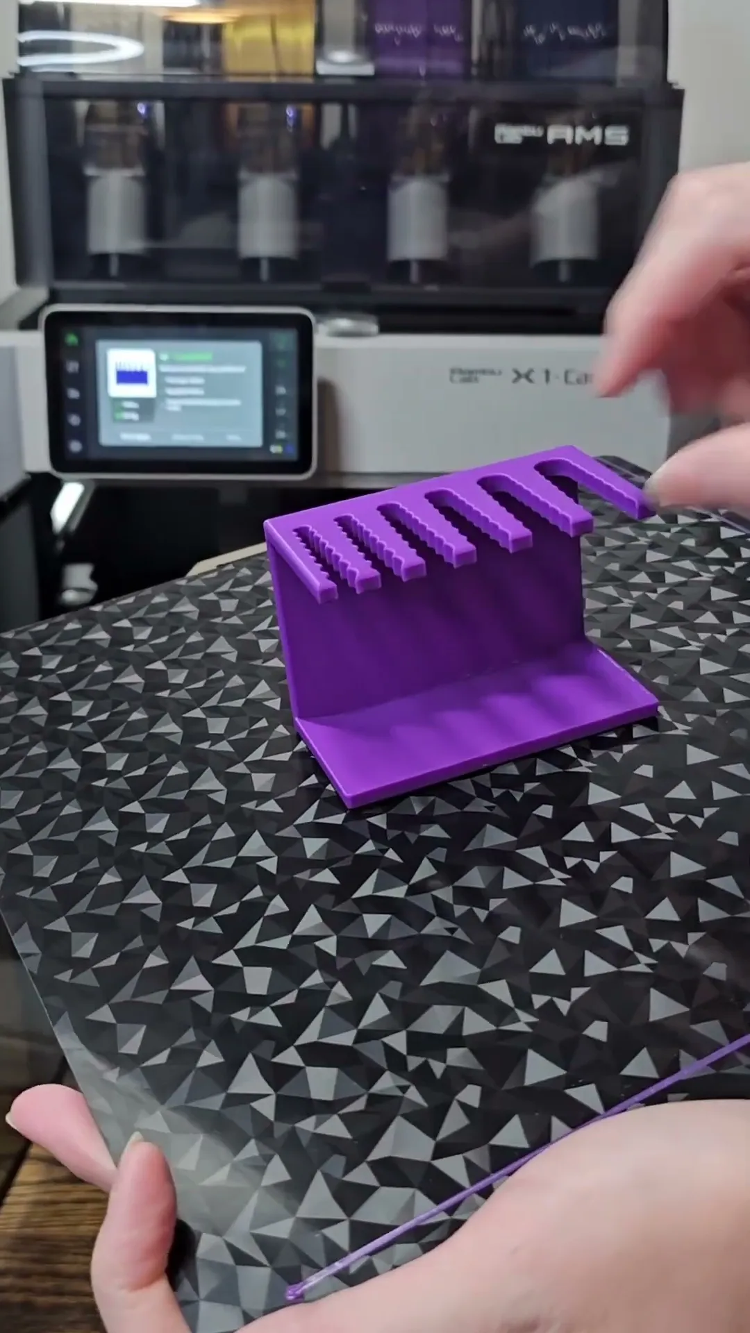 6-slot paint brush rack with drip tray | Extended brush sizes!