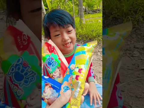 BAGI-BAGI ES KRIM UPIN IPIN ,COKELAT 🍫 ,PELANGI 🌈#shorts