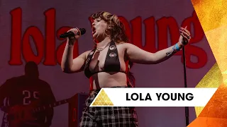 lola young messy glastonbury 2025