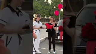 لين بتشتري سيارة هدية لاختها التوأم لانا 