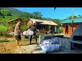 Download Lagu Transports large quantities of charcoal to prepare for grilling and selling with the help of KONG