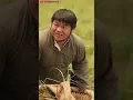 흉년에 바보의 몸으로 타임슬립했다. 산에서 사냥해 온 가족을 배불리 먹이고, 아름다운 벙어리 아내와 밤마다 아이를 갖기 위해 힘쓴다.