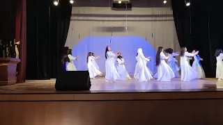 استعراض علي اغنيه  سلم علي مصر  في احتفال ديفليه      دندنها