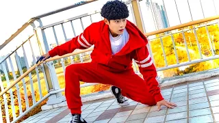 شاب بيتنمروا عليه فى مدرسته لإنه ضعيف ولكن بينضم لفريق قدرات خارقة وبيقدر يحمى صحابه من المتنمرين 