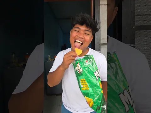kaka pelit ga mau bagi keripik !!!