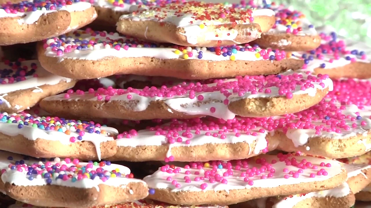 Que tal fazer biscoitos decorados para o Natal? Receita Fácil e Deliciosa! Com versão simples de gla. 