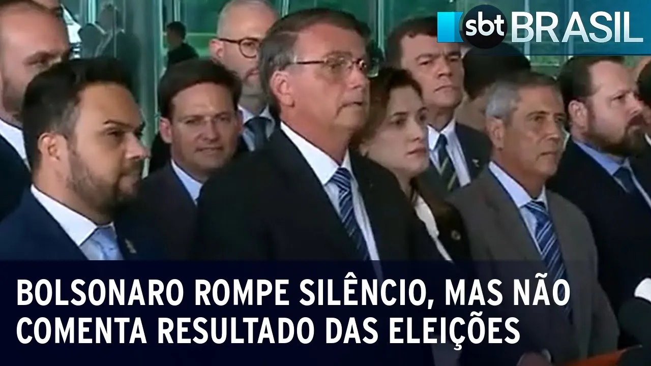 Bolsonaro rompe silêncio, mas não comenta resultado das eleições | SBT Brasil (01/11/22)