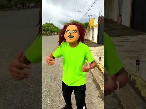 Que harías tú si ves al Chucky bailarin