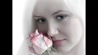 بحبك وحشتيني بحبك انتي نور عيني بحبك و انتي مطلعه عيني بحبك مووووووت Y 