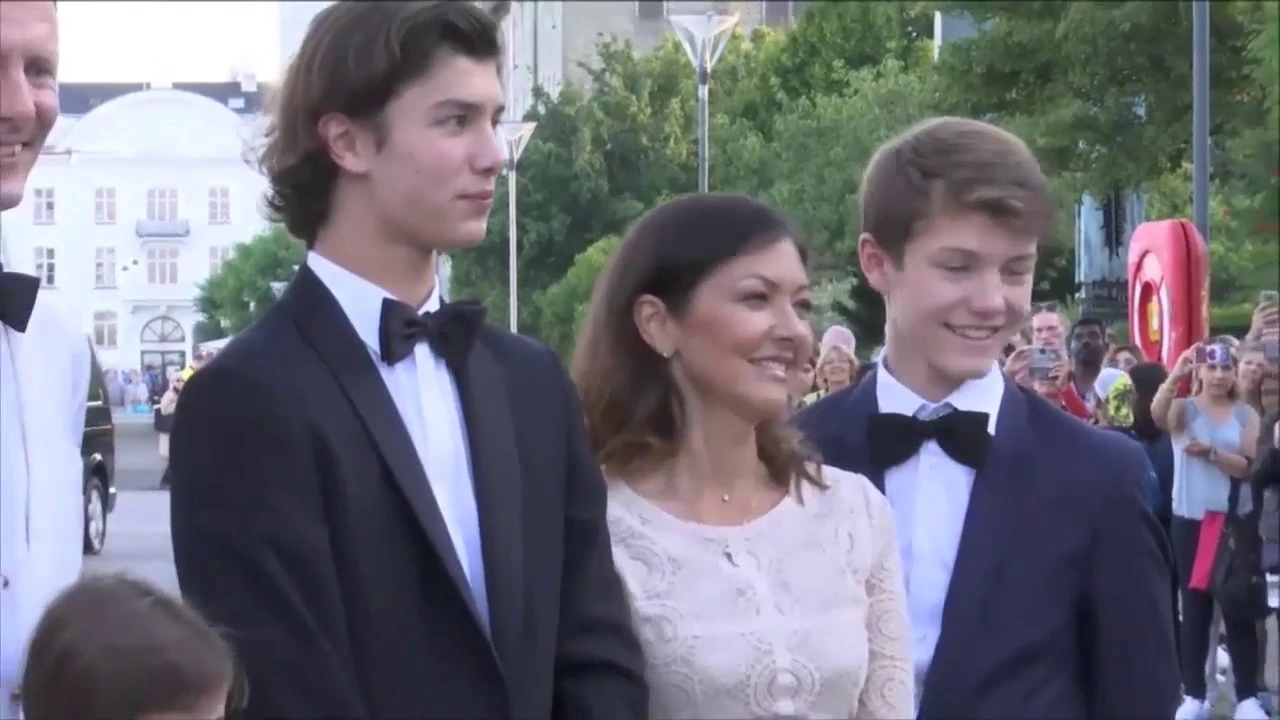 Prins Nikolais 18- års fødselsdag på kongeskibet Dannebrog