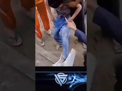 Bocah Nyangkut di Gorong-Gorong Cor Beton, Aksinya Bikin Ngakak! 🤣