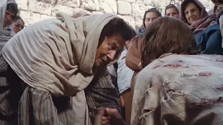 yesus membawa salib nya dan disalibkan film magdalena 34 45