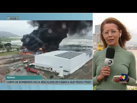 Corpo de bombeiros inicia rescaldos em fábrica que pegou fogo em Penha