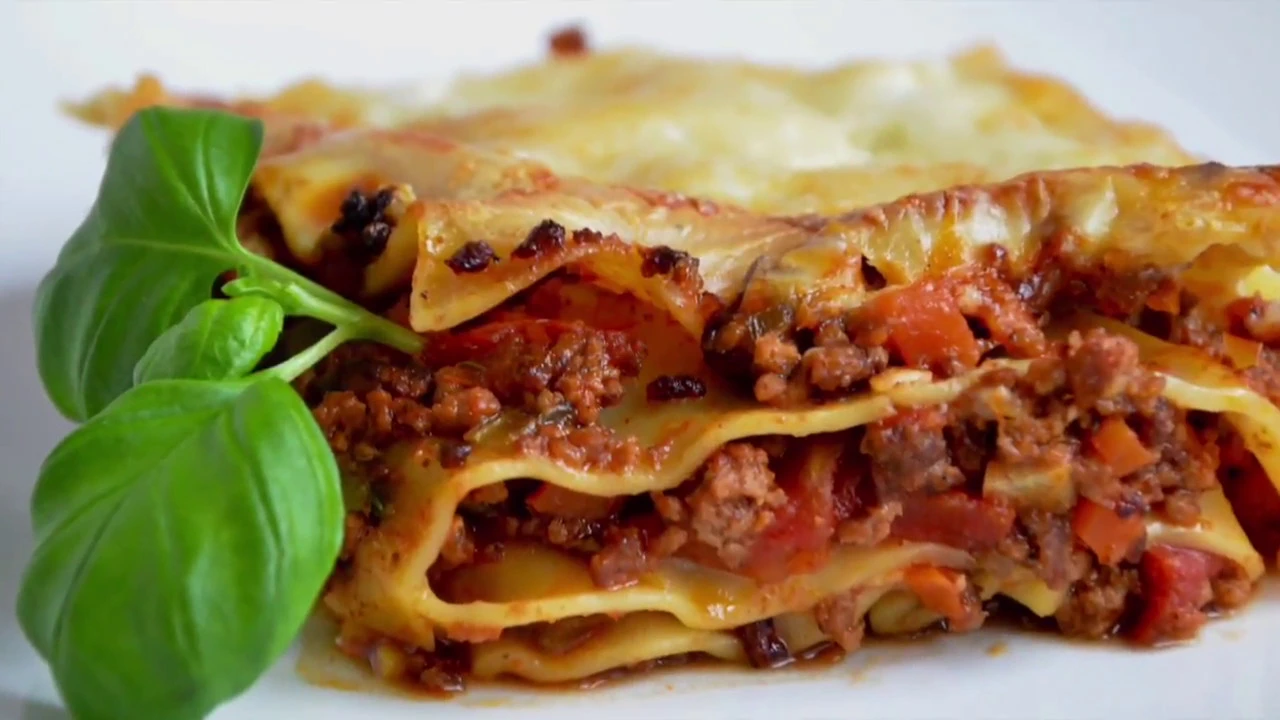 
          
          
          
            
            Leckere Lasagne  / mit Bolognese und Béchamelsoße / Thomas kocht
          
        . 