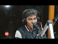 The Juans and Janine Berdin perform "Ano Ba Talaga Tayo?" LIVE on Wish 107.5 Bus