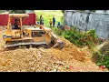 Download Lagu Pekerjaan Cepat! Buldoser Komatsu D53A Mendorong Batu Mengisi Pojok \u0026 Truk Pembuangan Sampah Membuang Batu ke Tempat Pembuangan Akhir