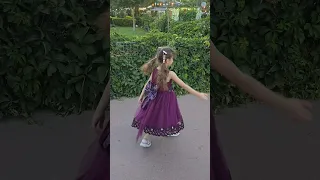 شو بدك تصير ياحلو يا صغير         دندنها