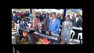mungu wetu tunakusifu mungu wetu twa kuinua