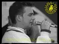 LOS FABULOSOS CADILLACS "MI NOVIA SE CAYÓ EN UN POZO CIEGO" (videoclip oficial)