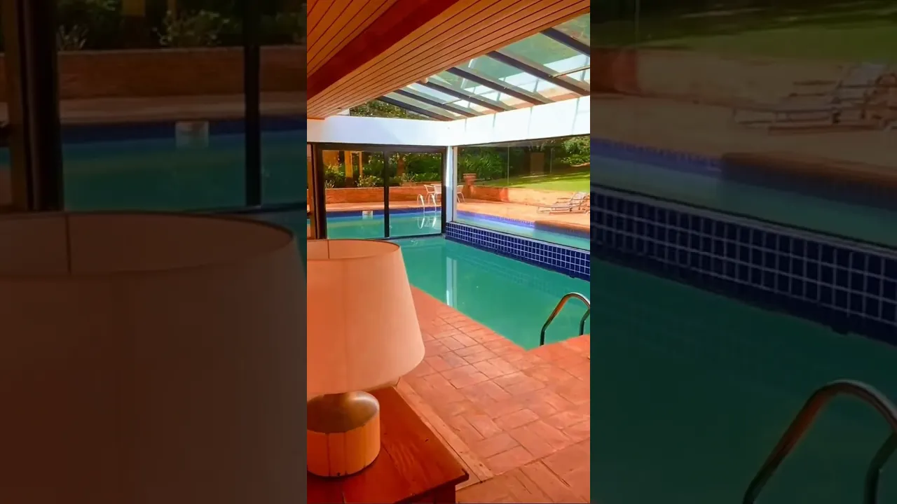 Video do Imóvel: Encante-se com essa esplêndida casa, onde a beleza da natureza se funde com o conforto.
