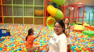 BALL PIT & GIANT SLIDES   RACHEL WONDERLAND