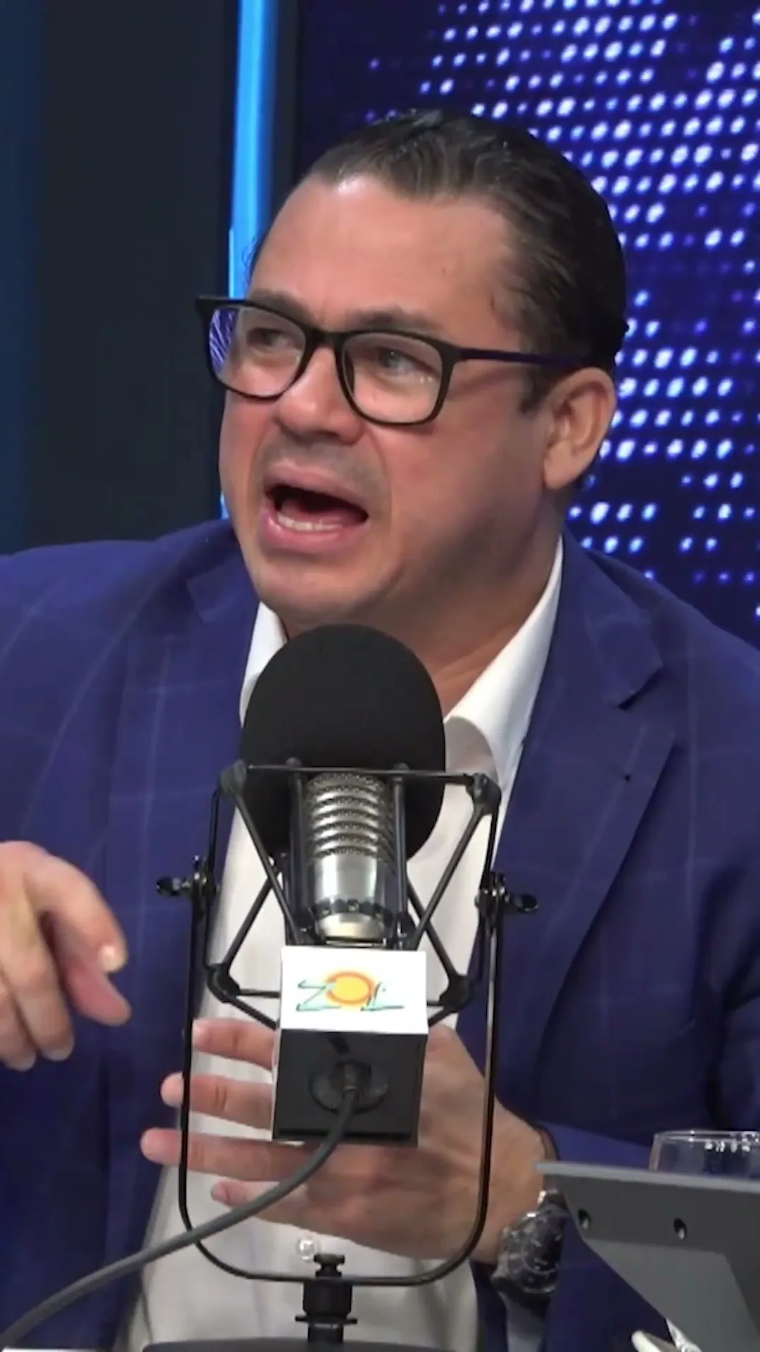 De $6,000 a $20,000 de luz... ¡Y miren lo que hicieron con los paneles!